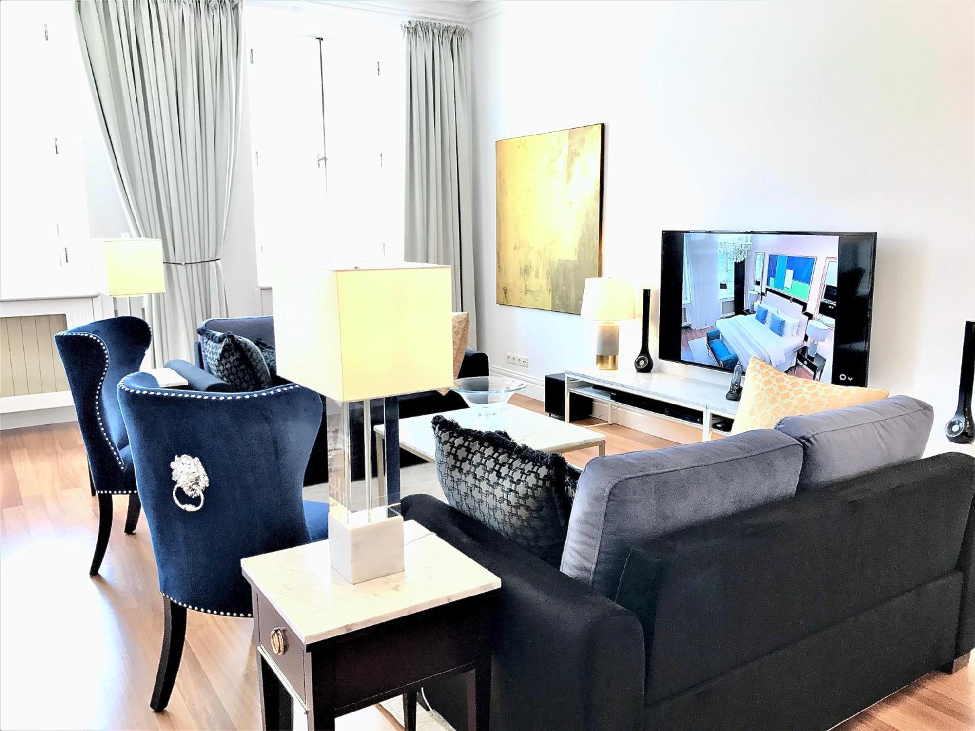 Mondrian Luxury Suites & Apartments Market Square IV Warsaw Room photo