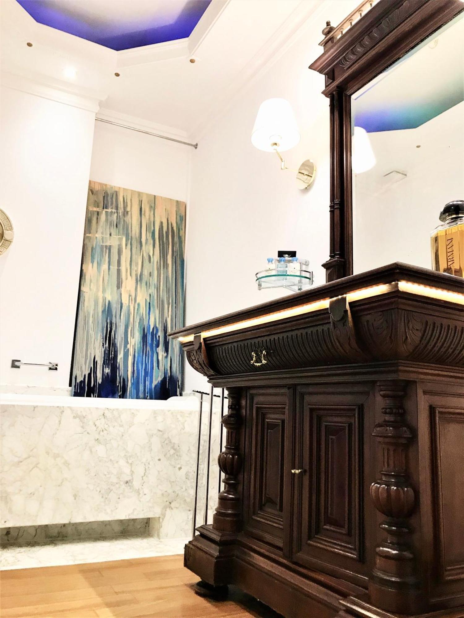 Mondrian Luxury Suites & Apartments Market Square IV Warsaw Room photo