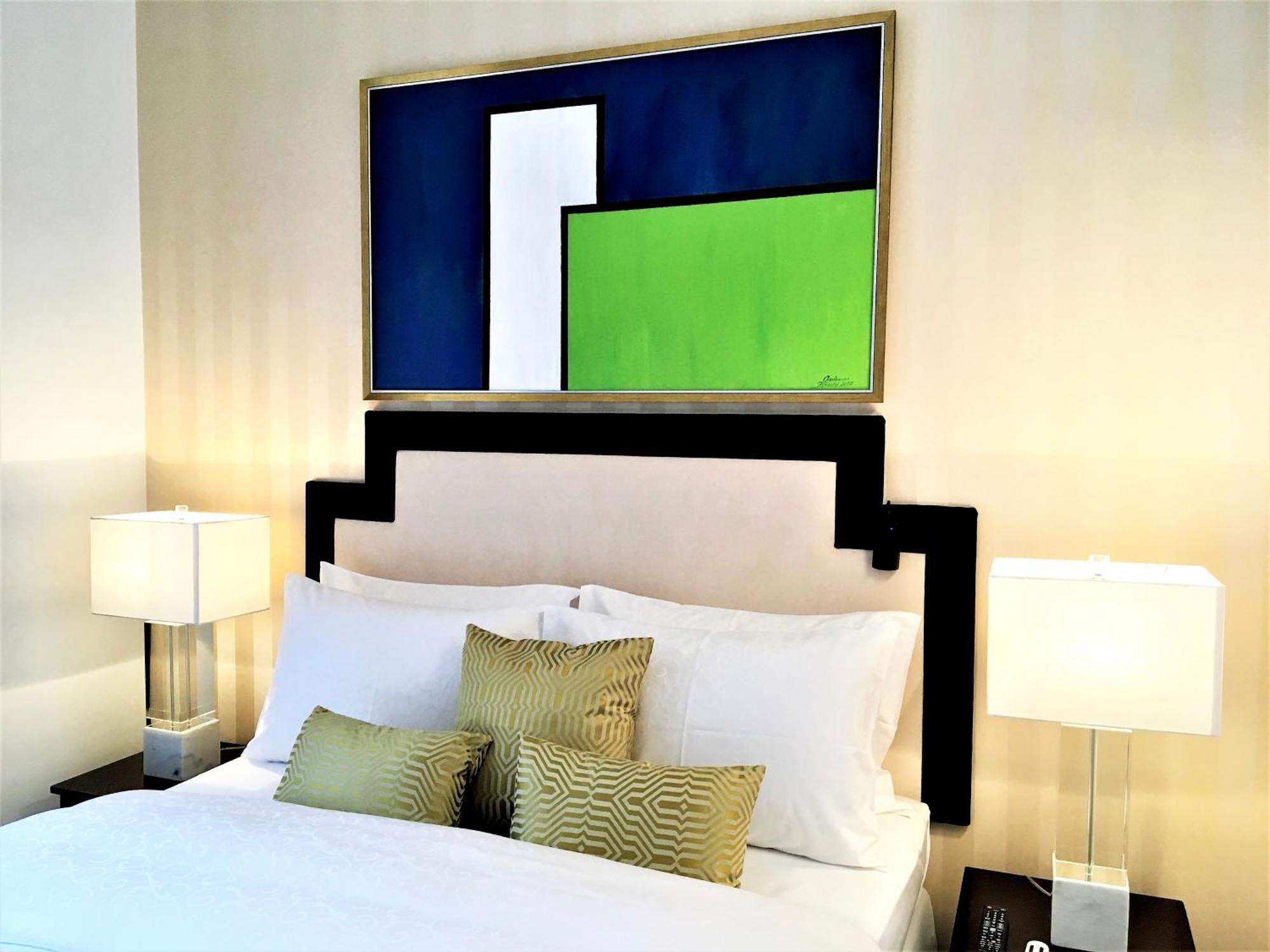 Mondrian Luxury Suites & Apartments Market Square IV Warsaw Room photo