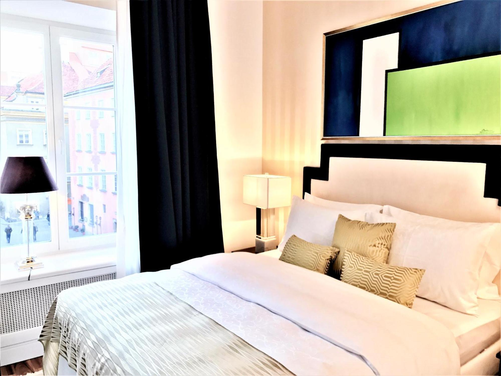 Mondrian Luxury Suites & Apartments Market Square IV Warsaw Room photo