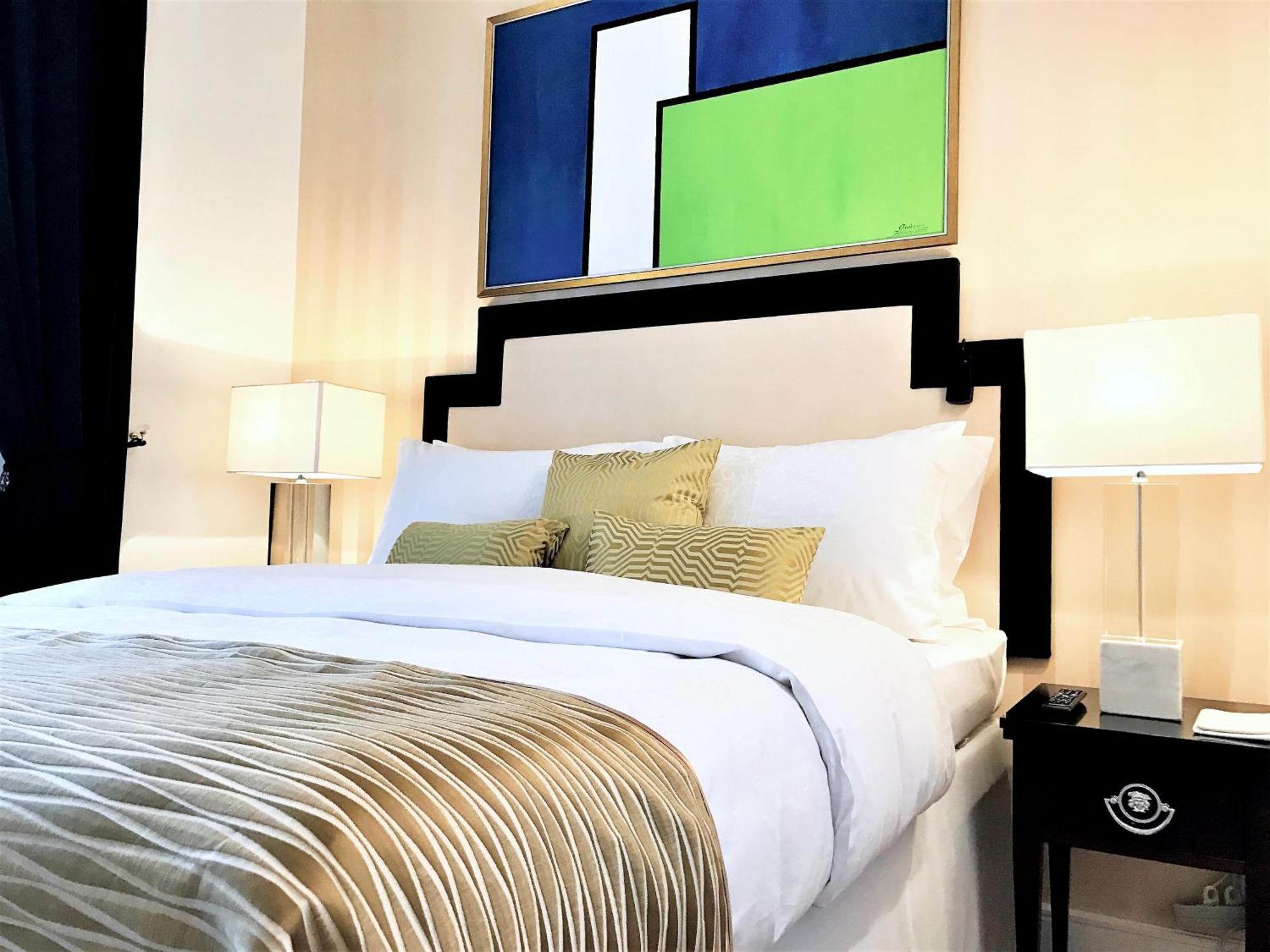 Mondrian Luxury Suites & Apartments Market Square IV Warsaw Room photo