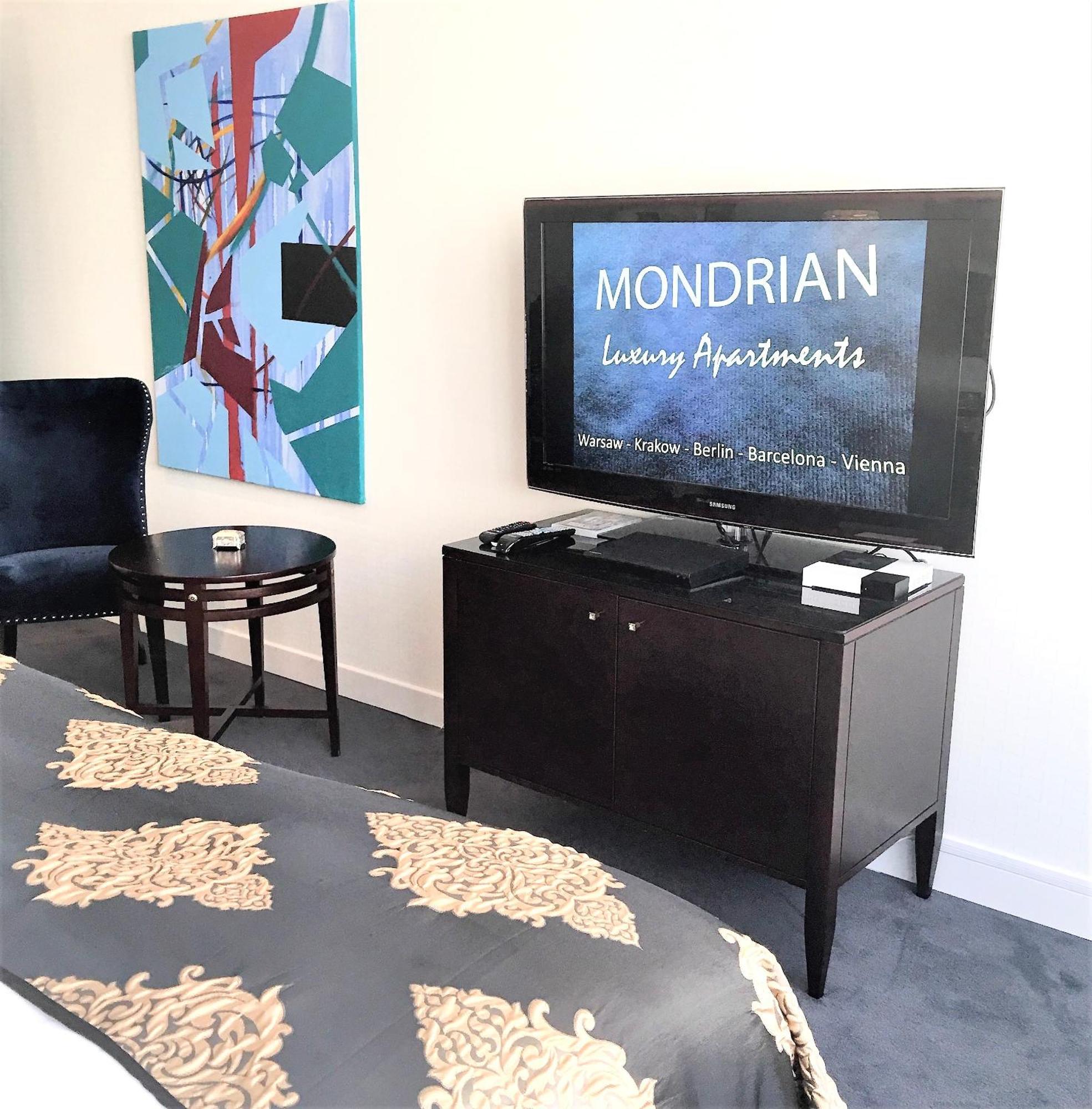 Mondrian Luxury Suites & Apartments Market Square IV Warsaw Room photo