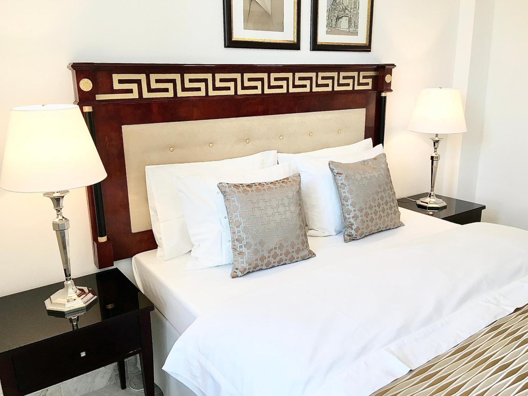 Mondrian Luxury Suites & Apartments Market Square IV Warsaw Room photo