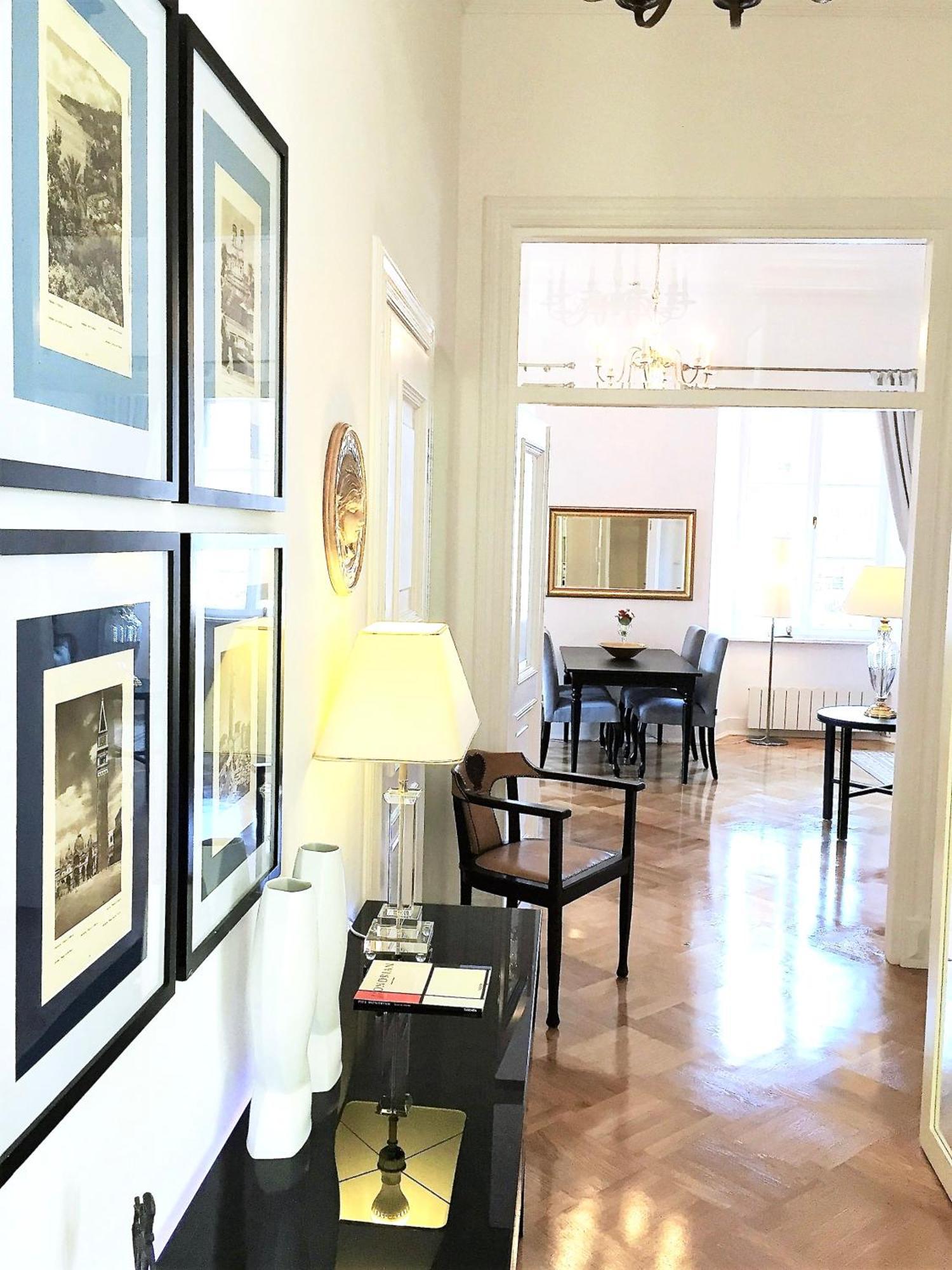 Mondrian Luxury Suites & Apartments Market Square IV Warsaw Room photo