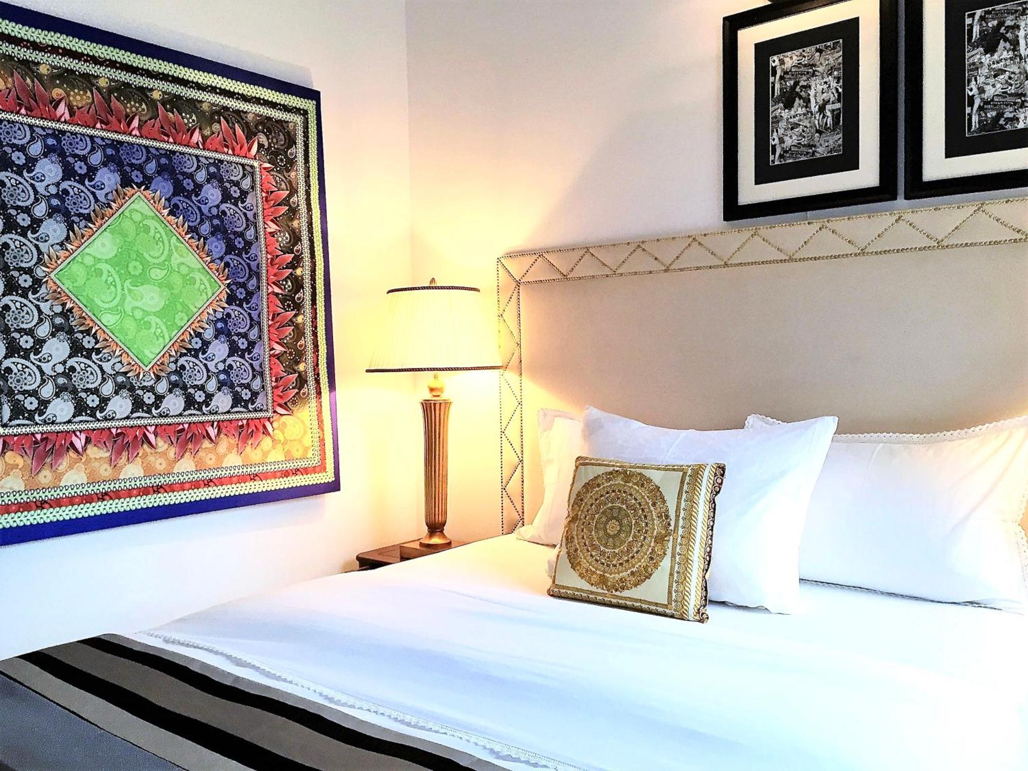Mondrian Luxury Suites & Apartments Market Square IV Warsaw Room photo