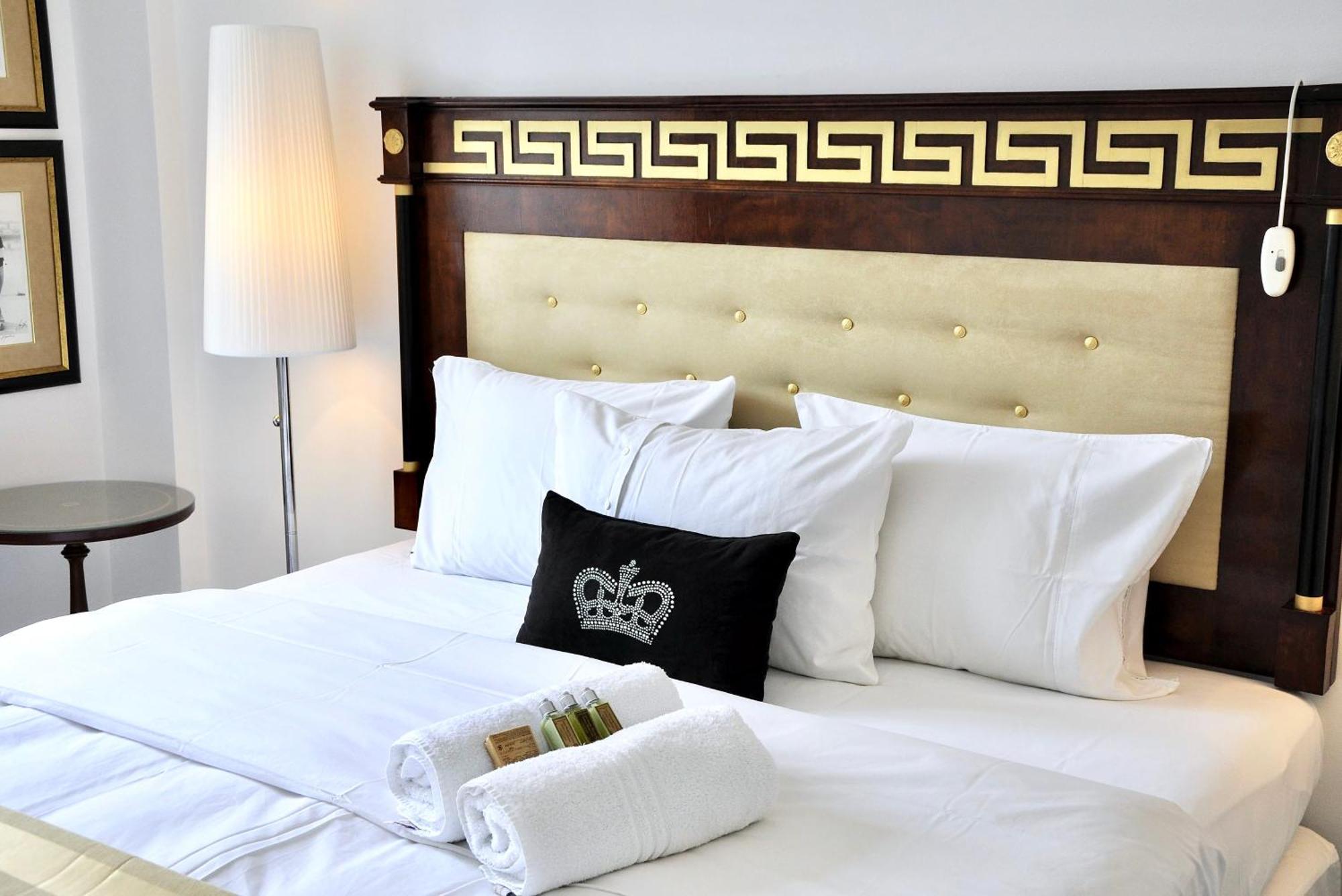 Mondrian Luxury Suites & Apartments Market Square IV Warsaw Room photo