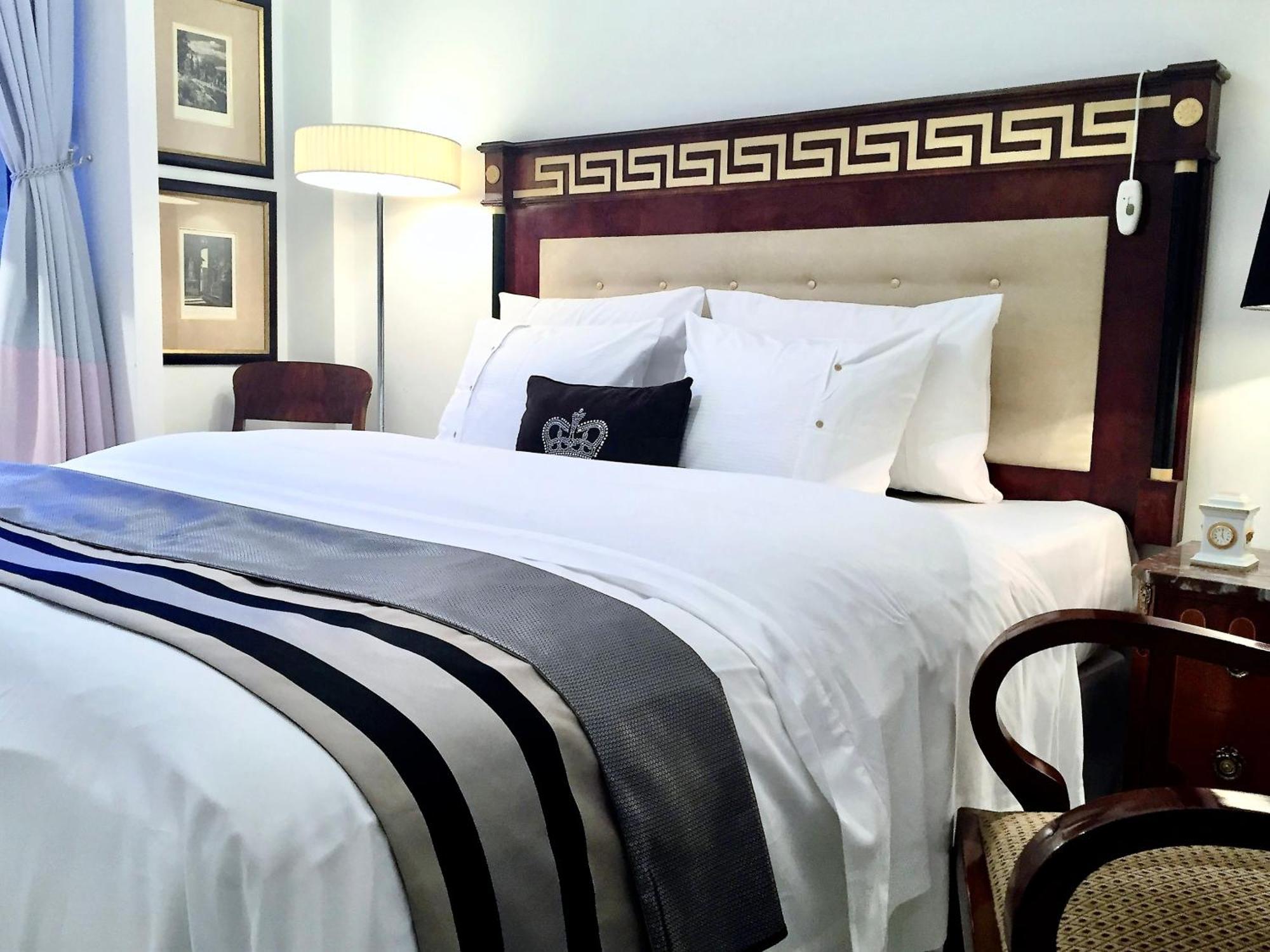 Mondrian Luxury Suites & Apartments Market Square IV Warsaw Room photo