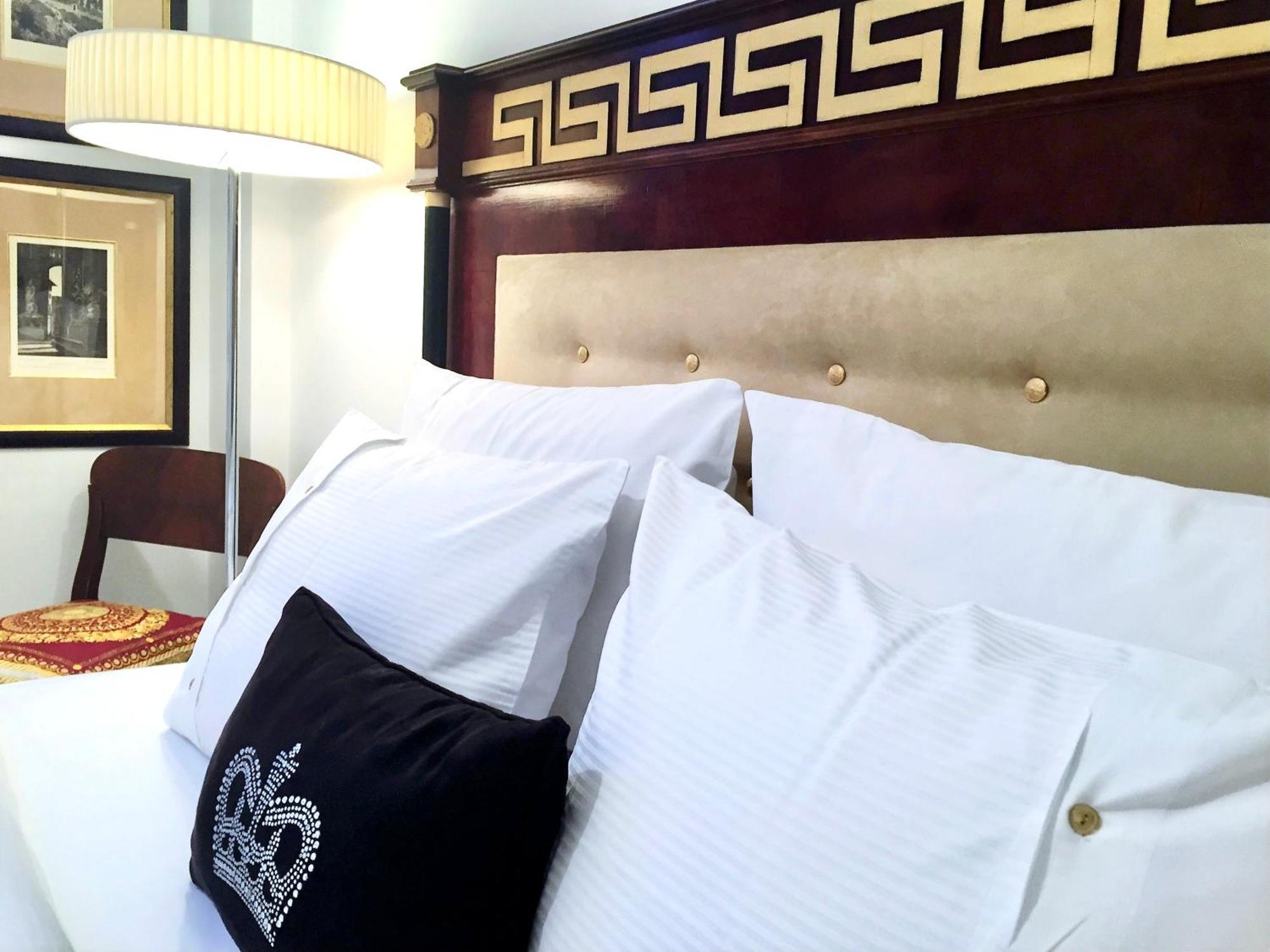 Mondrian Luxury Suites & Apartments Market Square IV Warsaw Room photo