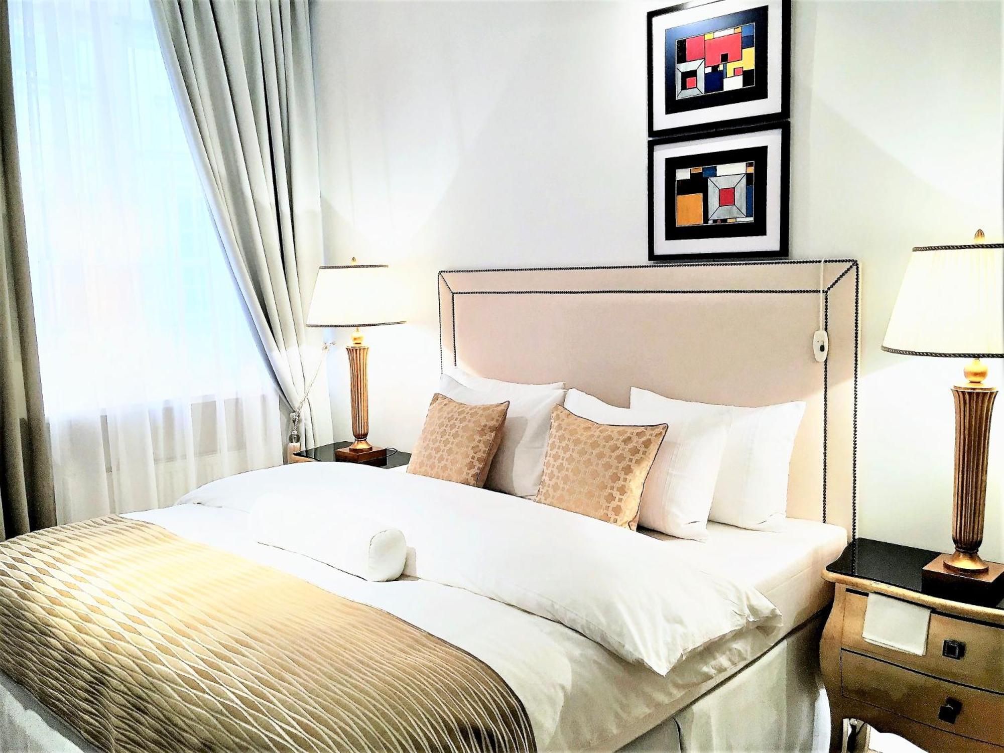 Mondrian Luxury Suites & Apartments Market Square IV Warsaw Room photo