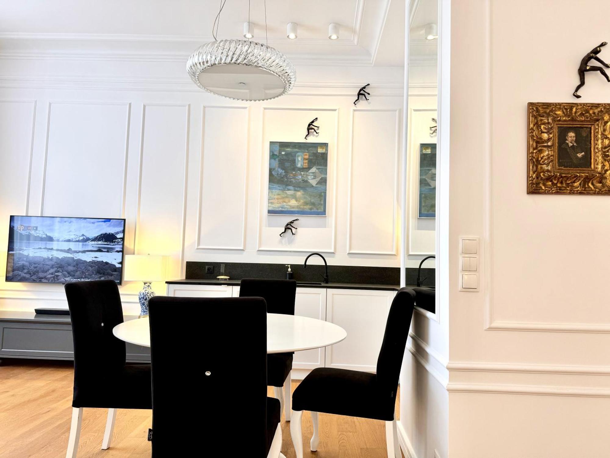 Mondrian Luxury Suites & Apartments Market Square IV Warsaw Room photo